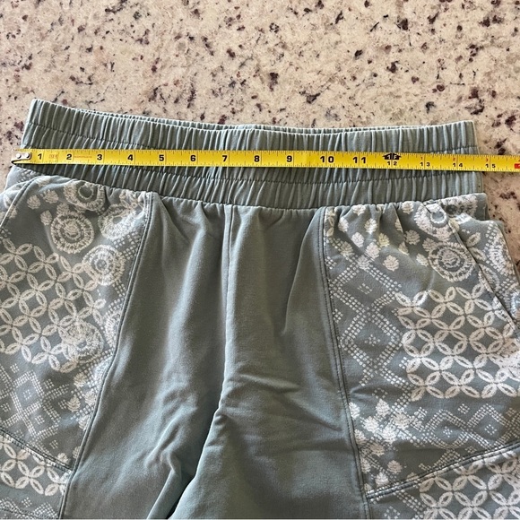 Garnet Hill Green Jacquard Style Shorts Size Small Cotton Blend Womens 3” Inseam - Picture 5 of 7